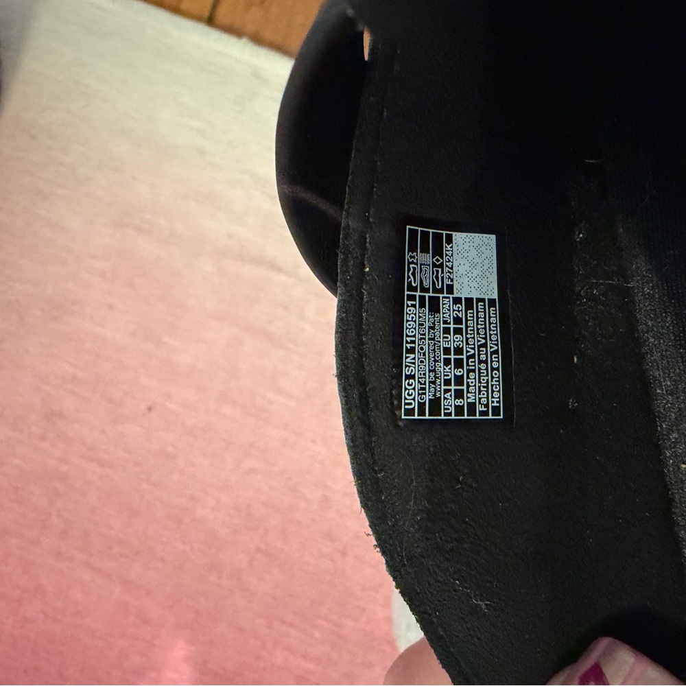 UGG Clogs - Picture 4 of 5